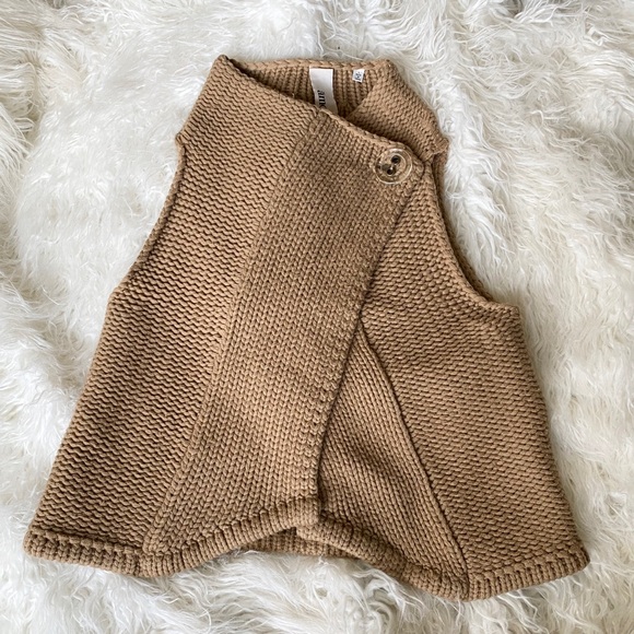 Amo & Bretti Tops - Amo & Bretti tan camel yarn knit sweater vest wrap